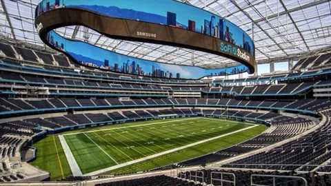 《曼联忠告：卡里克表现卓越，鲁尼力荐立即转正巩固防线》